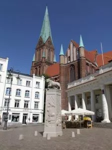 Schwerin Dom/Marktplatz (Foto: Landeshauptstadt Schwerin)